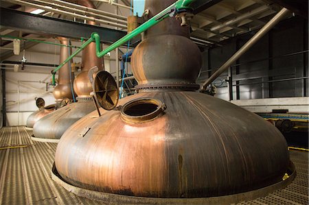 Copper whisky stills in whisky distillery Stock Photo - Premium Royalty-Free, Code: 649-08714909