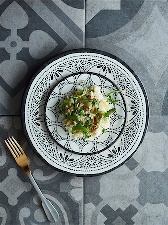 plate - Light snack of seeds, rice and rocket Stock Photo - Premium Royalty-Free, Code: 649-08824532