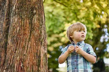 simsearch:649-09078617,k - Boy by tree looking away Stock Photo - Premium Royalty-Free, Code: 649-08824820
