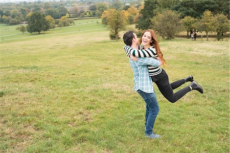 simsearch:649-08239088,k - Couple hugging in field Stock Photo - Premium Royalty-Free, Code: 649-08825053