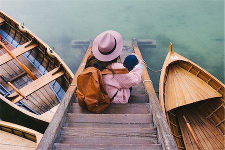 simsearch:649-07063397,k - Woman relaxing on pier, Lago di Braies, Dolomite Alps, Val di Braies, South Tyrol, Italy Foto de stock - Sin royalties Premium, Código: 649-08840110