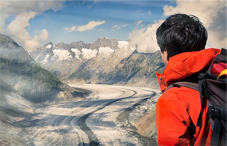 simsearch:649-08085723,k - Lone male climber looking out over Aletsch Glacier, Canton Wallis, Switzerland Foto de stock - Sin royalties Premium, Código: 649-08840470