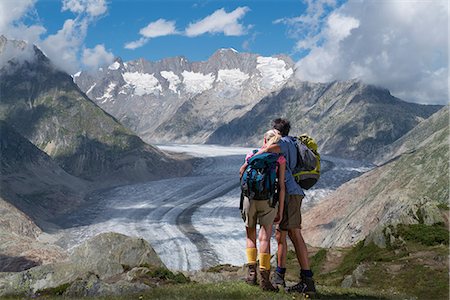 simsearch:649-08085723,k - Hiking couple looking out over Aletsch Glacier, Canton Wallis, Switzerland Foto de stock - Sin royalties Premium, Código: 649-08840471