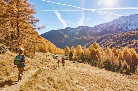 simsearch:614-07240106,k - Family hiking, rear view, Schnalstal, South Tyrol, Italy Stock Photo - Premium Royalty-Free, Code: 649-08840495