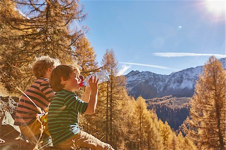 simsearch:614-09078761,k - Two boys sitting on rocks, drinking from water bottles, Schnalstal, South Tyrol, Italy Stock Photo - Premium Royalty-Free, Code: 649-08840502