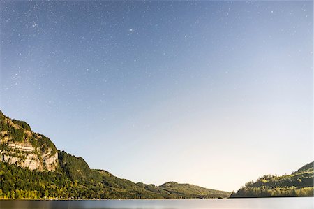 simsearch:614-07487145,k - Horne Lake and starry sky, Qualicum Bay, Vancouver Island, British Columbia, Canada Photographie de stock - Premium Libres de Droits, Code: 649-08860005