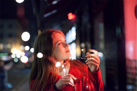 energy consumption - Young woman enjoying bright lights of street, London, UK Photographie de stock - Premium Libres de Droits, Code: 649-08860135