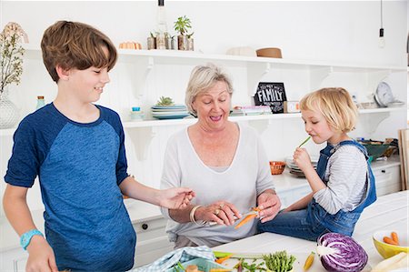 simsearch:649-07761247,k - Senior woman and grandchildren preparing vegetables at kitchen table Stock Photo - Premium Royalty-Free, Code: 649-08894889