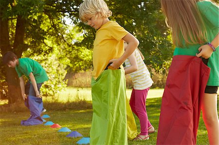 simsearch:649-07520254,k - Girls and boys preparing for sack race on start line in park Stock Photo - Premium Royalty-Free, Code: 649-08901498