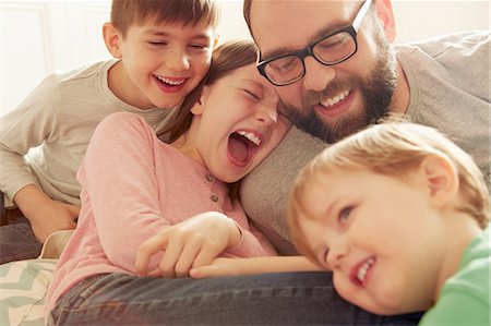 simsearch:632-03848361,k - Father and three children laughing together Stock Photo - Premium Royalty-Free, Code: 649-08901530