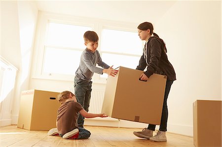 simsearch:649-08180244,k - Girl and two brothers lifting cardboard box in new home Stock Photo - Premium Royalty-Free, Code: 649-08901548
