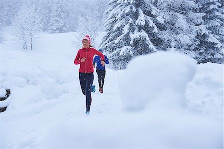 simsearch:649-07437947,k - Female and male runners running on track in deep snow, Gstaad, Switzerland Stock Photo - Premium Royalty-Free, Code: 649-08924189