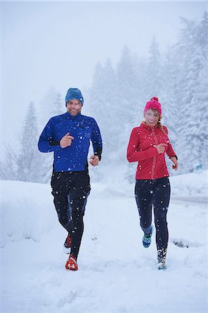 simsearch:649-08924209,k - Female and male runners running in falling snow, Gstaad, Switzerland Stock Photo - Premium Royalty-Free, Code: 649-08924205