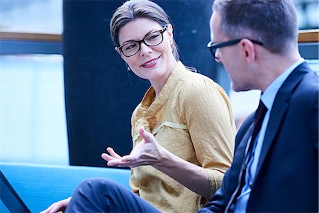 Businessman and woman having discussion in office meeting Photographie de stock - Premium Libres de Droits, Code: 649-08924397