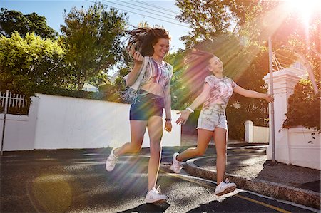 Teenage girls having fun in residential street, Cape Town, South Africa Photographie de stock - Premium Libres de Droits, Code: 649-08923567