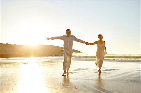 simsearch:614-07239972,k - Mature couple walking along beach, hand in hand, Cape Town, South Africa Stock Photo - Premium Royalty-Free, Code: 649-08950595