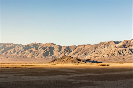 Desert and mountains in Death Valley National Park, California, USA Foto de stock - Sin royalties Premium, Código: 649-08968969