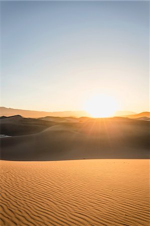 simsearch:700-03891190,k - Sunlit Mesquite Flat Sand Dunes in Death Valley National Park, California, USA Stock Photo - Premium Royalty-Free, Code: 649-08968983