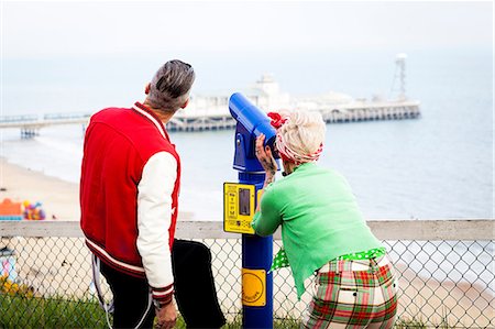 Quirky couple using tower viewer, Bournemouth, England Stock Photo - Premium Royalty-Free, Code: 649-08987944