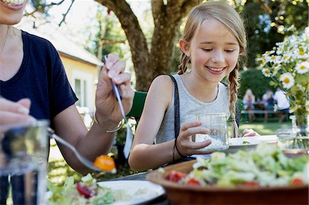 simsearch:6113-07147647,k - Mother and daughter having lunch in garden Stock Photo - Premium Royalty-Free, Code: 649-08988418
