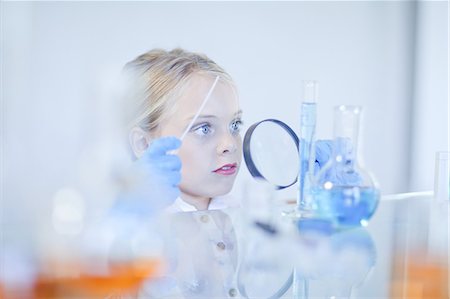 simsearch:6113-07589192,k - Girl playing scientist in lab Stock Photo - Premium Royalty-Free, Code: 649-09004128