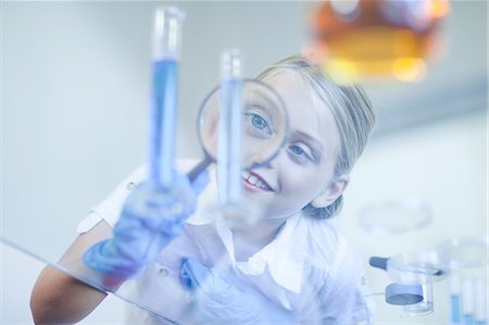 simsearch:6113-07589192,k - Girl playing scientist in lab Stock Photo - Premium Royalty-Free, Code: 649-09004129