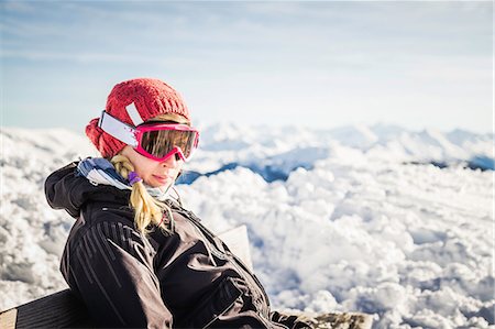 simsearch:649-06532763,k - Portrait of female skier Kitzbuhel, Tyrol, Austria Photographie de stock - Premium Libres de Droits, Code: 649-09004537