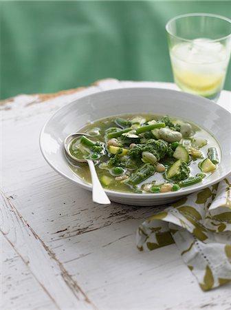 simsearch:6118-07808971,k - Bowl of spring pesto soup with zucchini and beans Stock Photo - Premium Royalty-Free, Code: 649-09004600