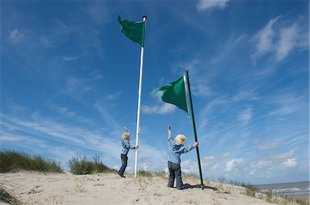 simsearch:649-07647801,k - Two little brothers with flags by sea Stock Photo - Premium Royalty-Free, Code: 649-09002541