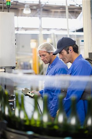 simsearch:649-07238739,k - Workers examining bottles in factory Stock Photo - Premium Royalty-Free, Code: 649-09002638