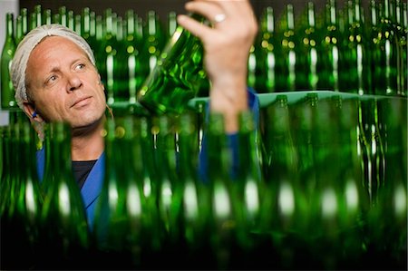 simsearch:649-07238739,k - Worker examining bottles in factory Stock Photo - Premium Royalty-Free, Code: 649-09002639