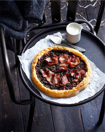 simsearch:649-06352937,k - Bacon and onion tart with cream Stock Photo - Premium Royalty-Free, Code: 649-09003100