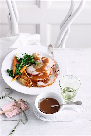 simsearch:649-06352937,k - Plate of chicken with vegetables Stock Photo - Premium Royalty-Free, Code: 649-09003375