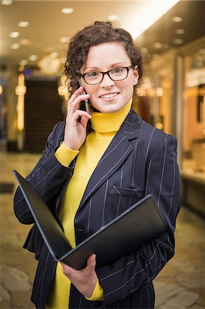 simsearch:649-06041170,k - Businesswoman talking on cell phone Stock Photo - Premium Royalty-Free, Code: 649-09003998