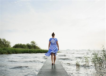 simsearch:649-07437432,k - Woman posing in the Frisian lake district in vintage dress, Sneek, Friesland, Netherlands Stock Photo - Premium Royalty-Free, Code: 649-09025390