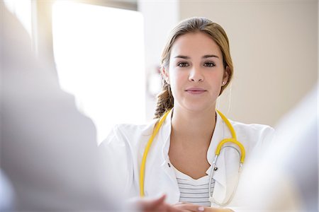 female doctors portraits - Portrait of female doctor in meeting, differential focus Stock Photo - Premium Royalty-Free, Code: 649-09061763