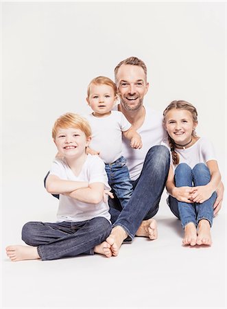 studio father son portraits - Portrait of father with daughter and sons Stock Photo - Premium Royalty-Free, Code: 649-09111487