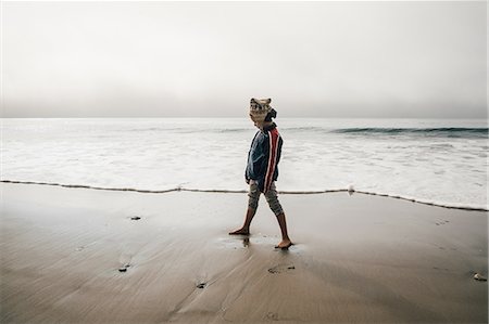 simsearch:649-09078617,k - Young boy standing on beach, looking away Stock Photo - Premium Royalty-Free, Code: 649-09111565