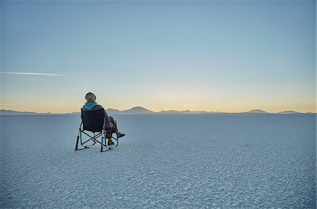 Woman sitting in camping chair, on salt flats, looking at view, Salar de Uyuni, Uyuni, Oruro, Bolivia, South America Stock Photo - Premium Royalty-Free, Code: 649-09123293