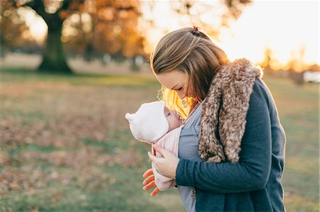 simsearch:859-06808650,k - Mother and baby daughter outdoors, mother carrying baby in baby sling Stock Photo - Premium Royalty-Free, Code: 649-09123528