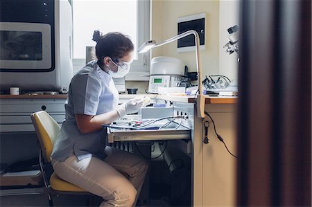 simsearch:649-07063859,k - Dentist working in laboratory Stock Photo - Premium Royalty-Free, Code: 649-09138911