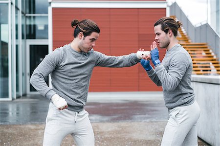 Identical male adult twin boxers training outdoors, practicing punches Stock Photo - Premium Royalty-Free, Code: 649-09148673