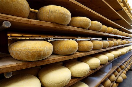simsearch:649-06164558,k - Ageing room where hard cheeses are stored to mature Photographie de stock - Premium Libres de Droits, Code: 649-09156370