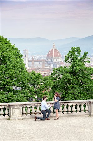 simsearch:614-06718194,k - Young man proposing to woman, Santa Maria del Fiore in background, Florence, Toscana, Italy Stock Photo - Premium Royalty-Free, Code: 649-09159120