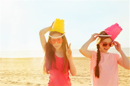 Best friends on seaside holiday Stock Photo - Premium Royalty-Free, Code: 649-09166371