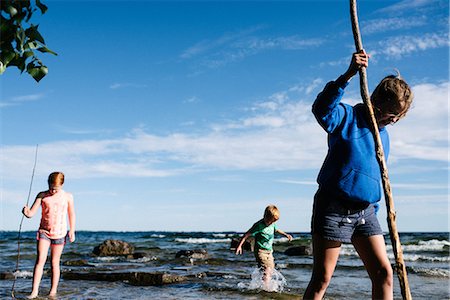 simsearch:649-07761212,k - Siblings exploring water with sticks, Kingston, Canada Stock Photo - Premium Royalty-Free, Code: 649-09166783