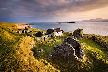 Ruins of village on Great Blasket Island, Dingle, Kerry, Ireland Stock Photo - Premium Royalty-Free, Code: 649-09167025