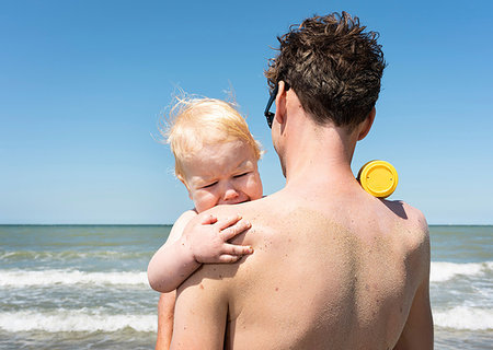 simsearch:632-08001820,k - Toddler finds comfort with father on beach Stock Photo - Premium Royalty-Free, Code: 649-09177174