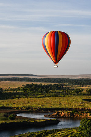 simsearch:873-06440549,k - Air balloon floating over Mara River, Kenya Photographie de stock - Premium Libres de Droits, Code: 649-09196384