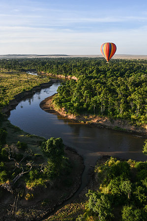 simsearch:873-06440549,k - Air balloon floating over Mara River, Kenya Photographie de stock - Premium Libres de Droits, Code: 649-09196386